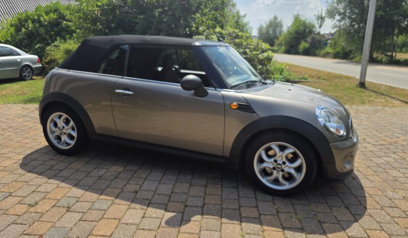 
								MINI One Cabrio full									