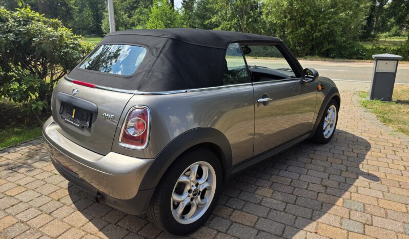 
								MINI One Cabrio full									