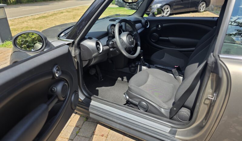 
								MINI One Cabrio full									