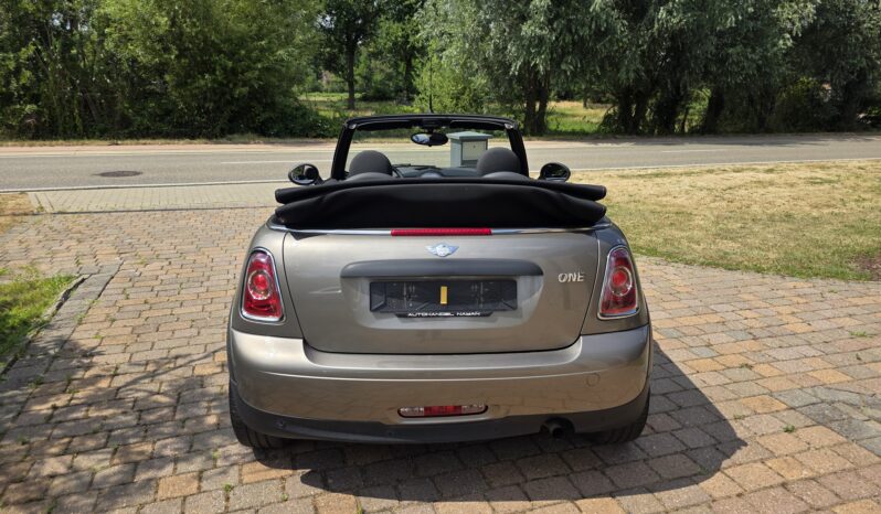 
								MINI One Cabrio full									
