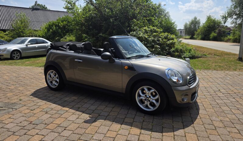 
								MINI One Cabrio full									