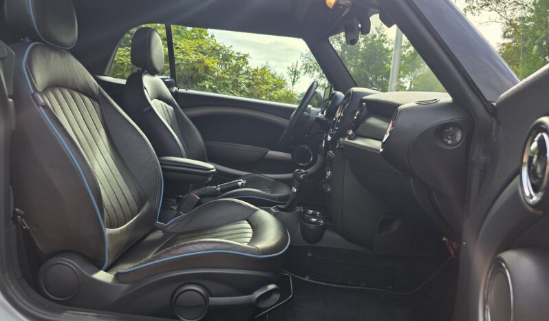 
								MINI Cooper Cabrio full									