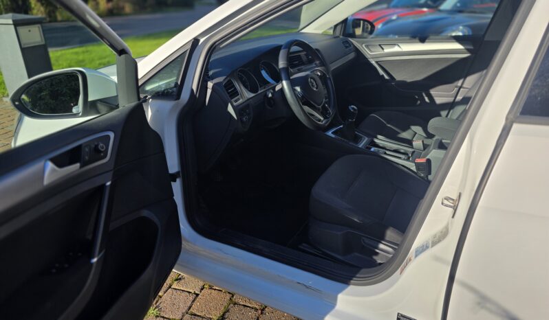 
								Volkswagen Golf VII full									