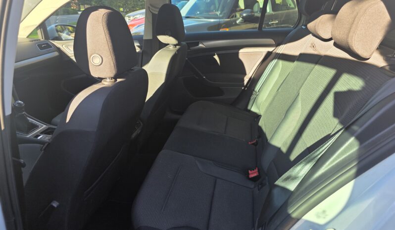 
								Volkswagen Golf VII full									