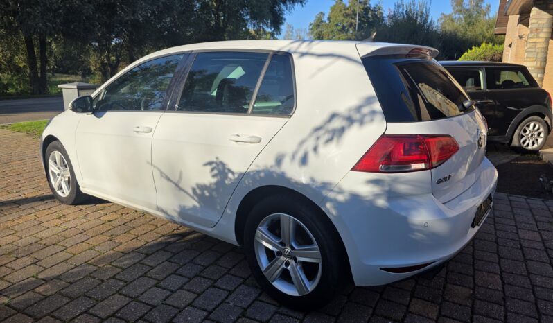 
								Volkswagen Golf VII full									