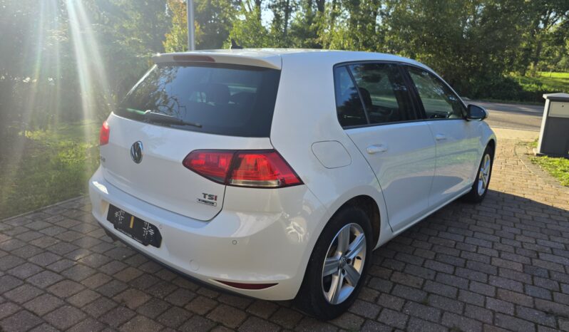 
								Volkswagen Golf VII full									